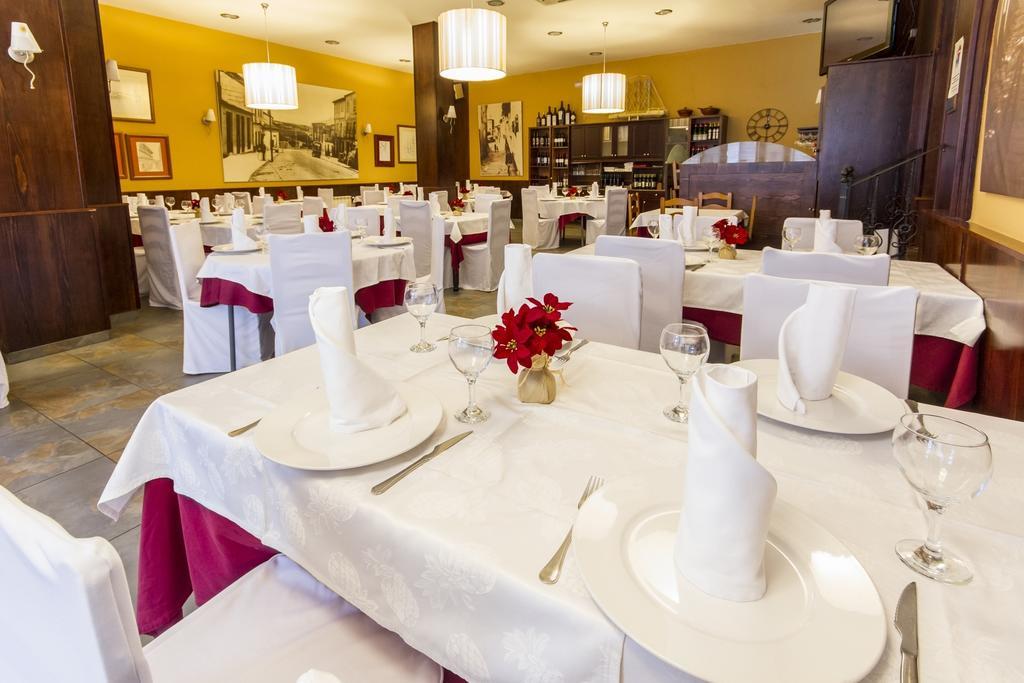 Hostal Restaurante Alarico アジャリス エクステリア 写真